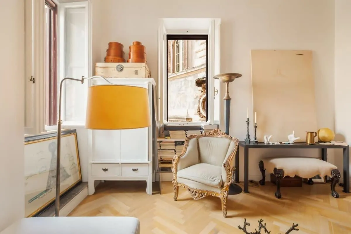 Farnese Enchanting Apartment By Romeloft