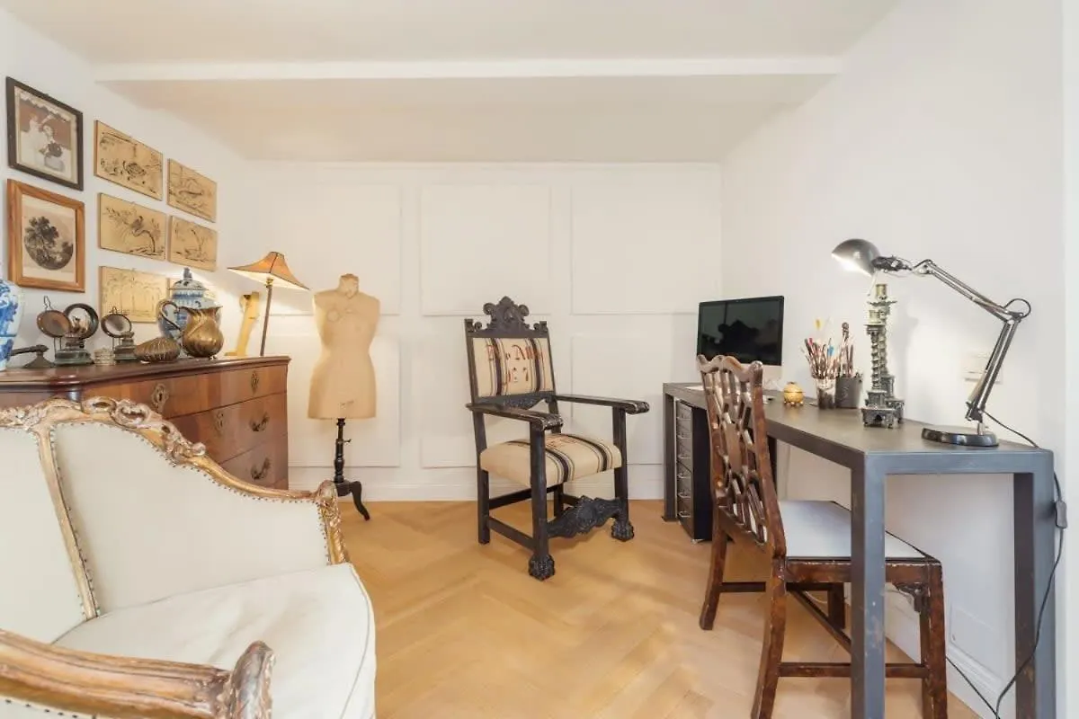 Farnese Enchanting Apartment By Romeloft Italy