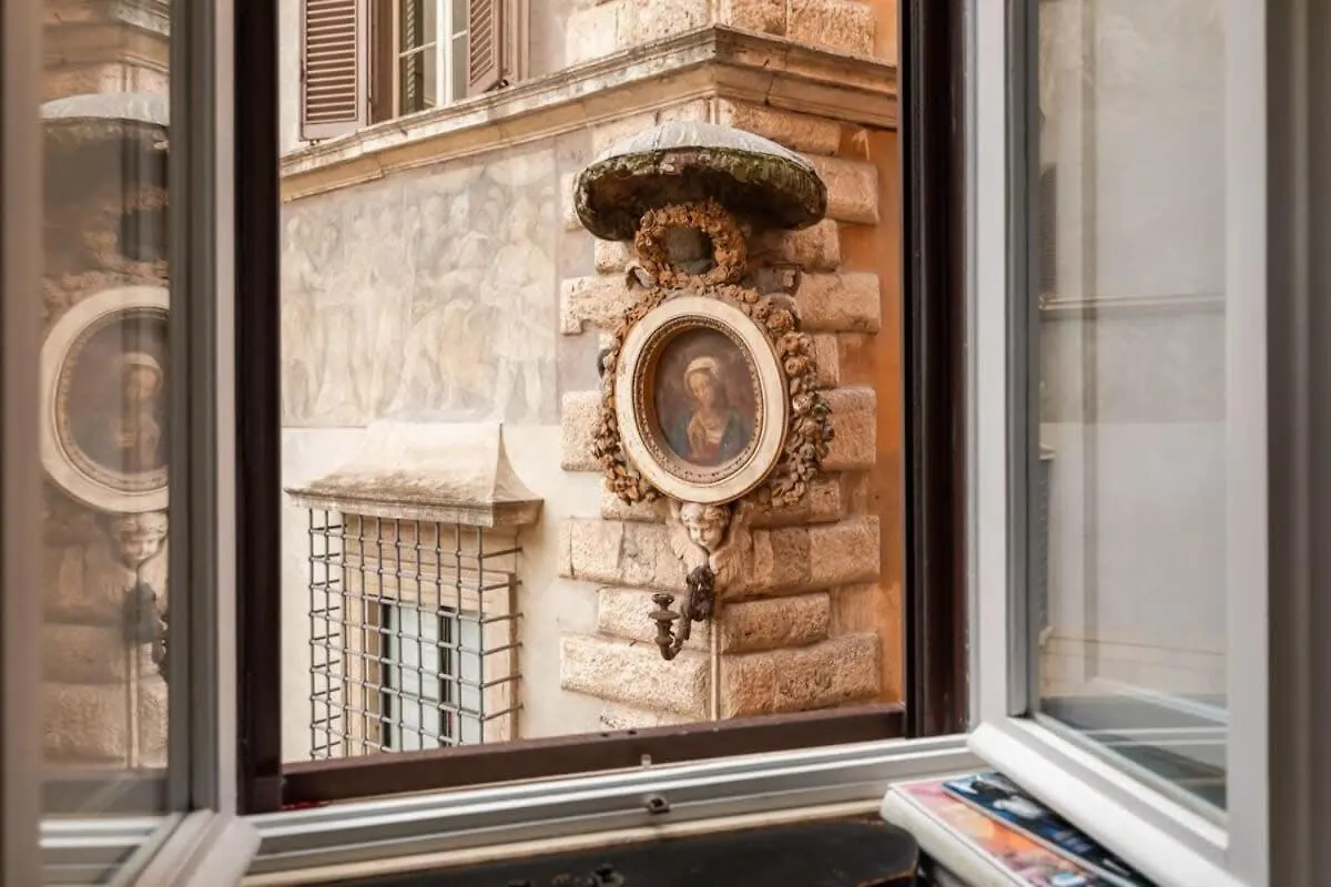 Farnese Enchanting Apartment By Romeloft Rome