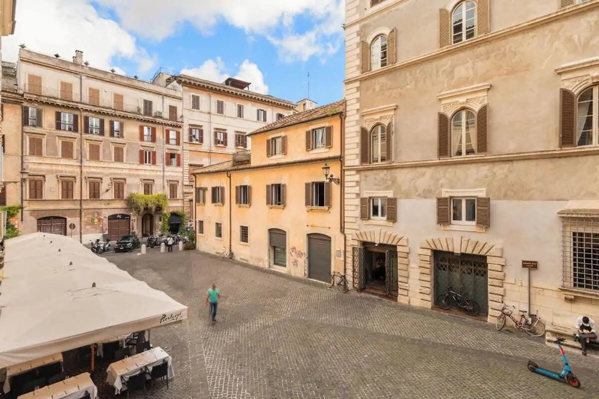 Farnese Enchanting Apartment By Romeloft