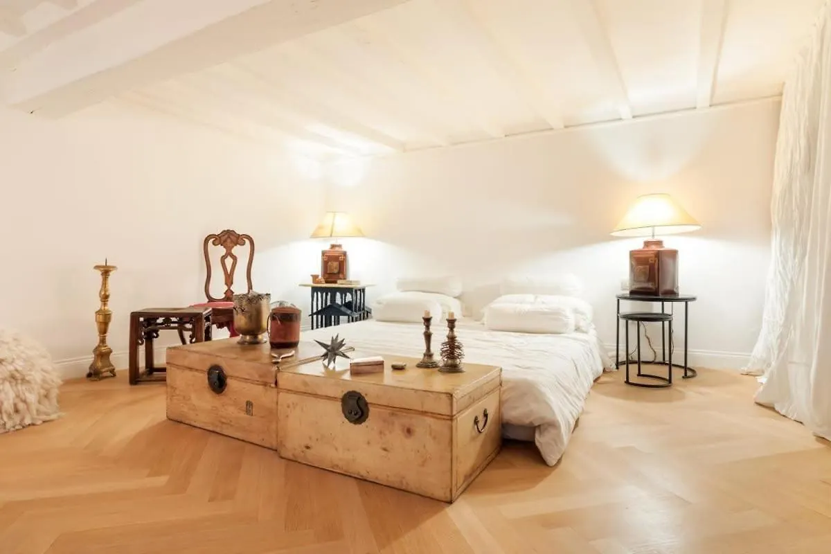 Farnese Enchanting Apartment By Romeloft