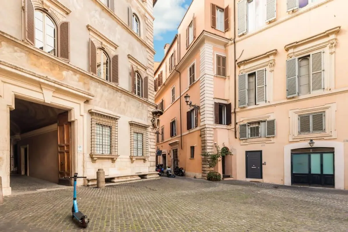 Farnese Enchanting Apartment By Romeloft